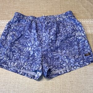 L.L. Bean Men's Blue Leaf-Print Swim Trunks size M with pockets